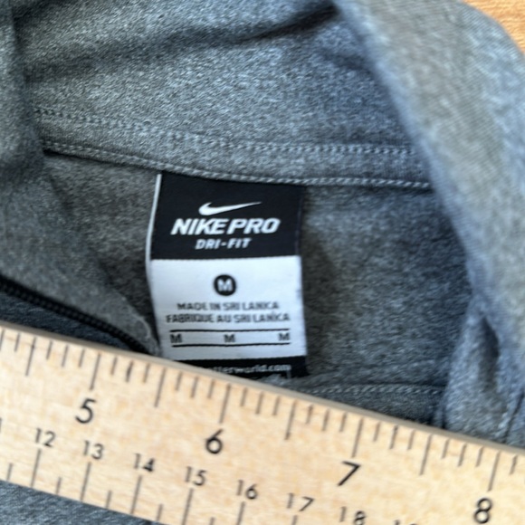 Women’s Nike Pro Dri-Fit 1/2 Zip Pull Over size Medium - Picture 4 of 9